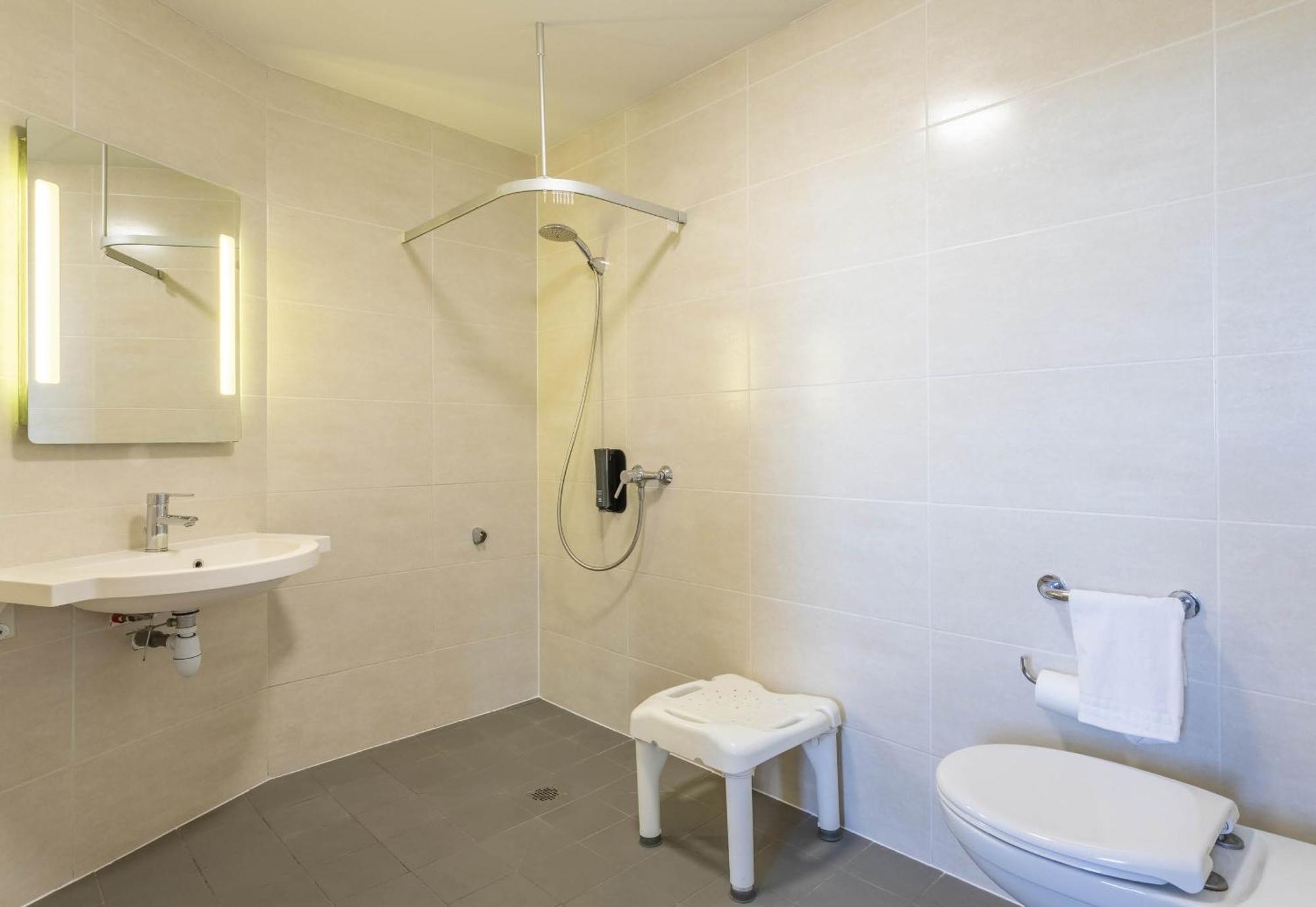 B&B Hotel Marseille Les Ports Экстерьер фото