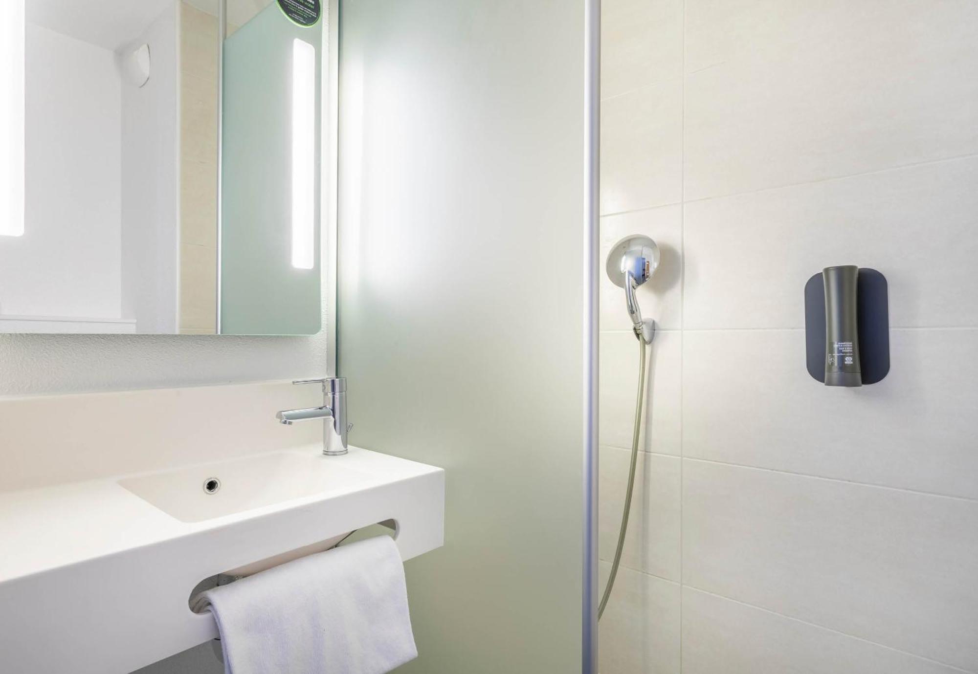 B&B Hotel Marseille Les Ports Экстерьер фото