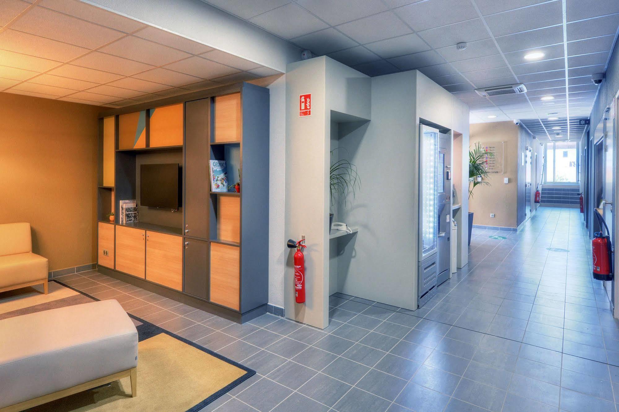 B&B Hotel Marseille Les Ports Экстерьер фото